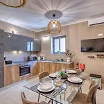 Mari's Luxury סליאמה