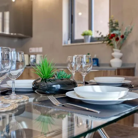 Mari's Luxury Apartment Sliema